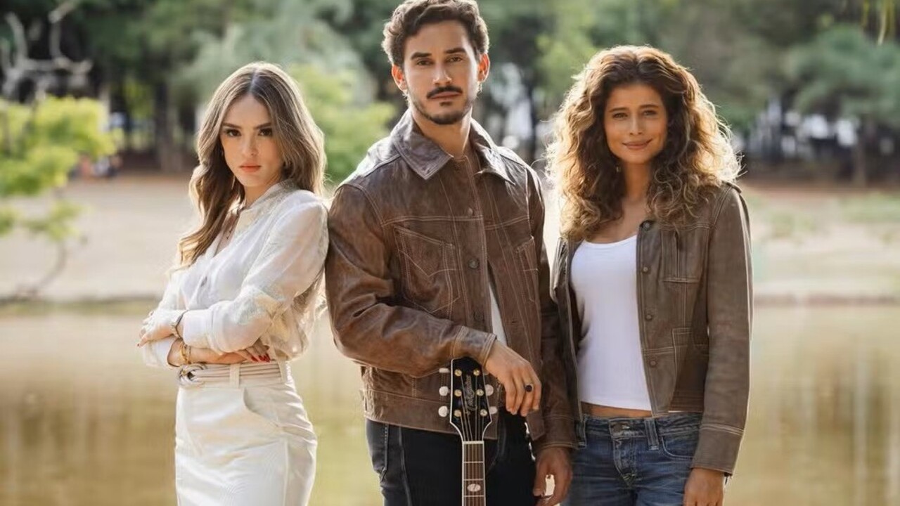 Em 2023, o contrato fixo de Isabelle Drummond com a TV Globo chegou ao fim, após 22 anos de vínculo com a emissora, e a atriz se afastou da televisão. Em 2026, ela retornou às novelas com 