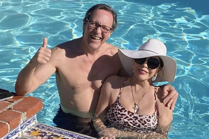 Joan Collins e Percy Gibson – Reprodução/Instagram