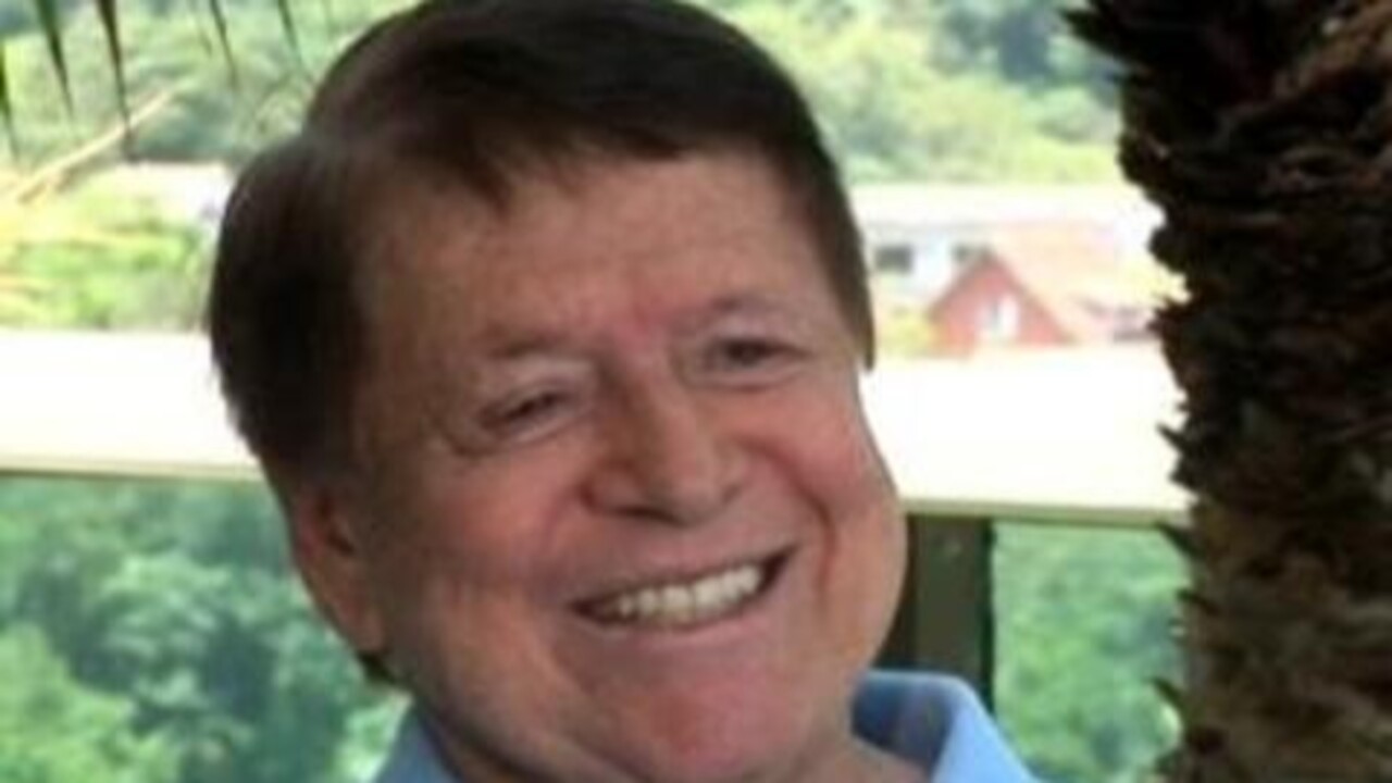 Em março de 1967, foi contratado por Walter Clark para o cargo de Chefe de Programação e Produção da TV Globo, emissora fundada dois anos antes. Um de seus desafios na emissora foi criar o 