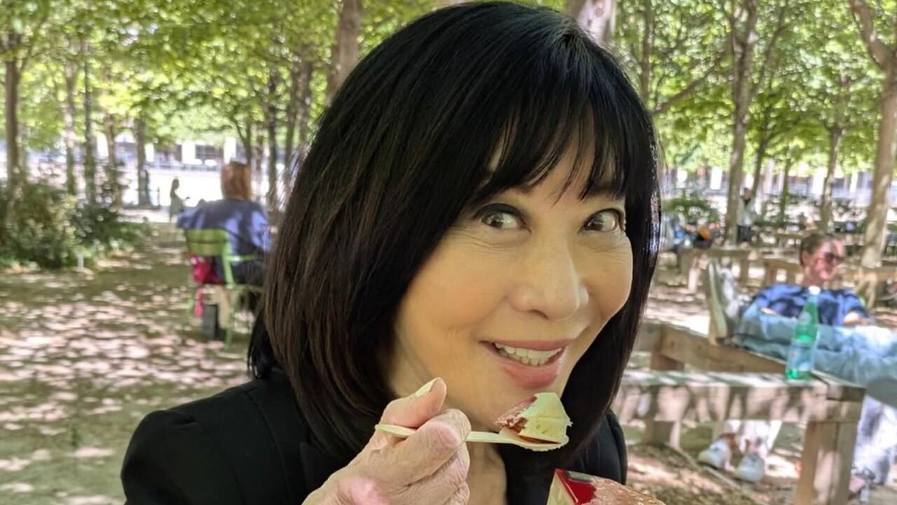 Aos 79 anos, Kaity Tong afirmou que pretende aproveitar o tempo livre para jantar com amigos e viajar pelo mundo, atividades que não conseguia realizar com frequência devido à rotina profissional. Antes de se tornar um dos rostos mais conhecidos do telejornalismo de Nova York, ela passou pelo rádio e por diferentes emissoras de televisão nos Estados Unidos. 
