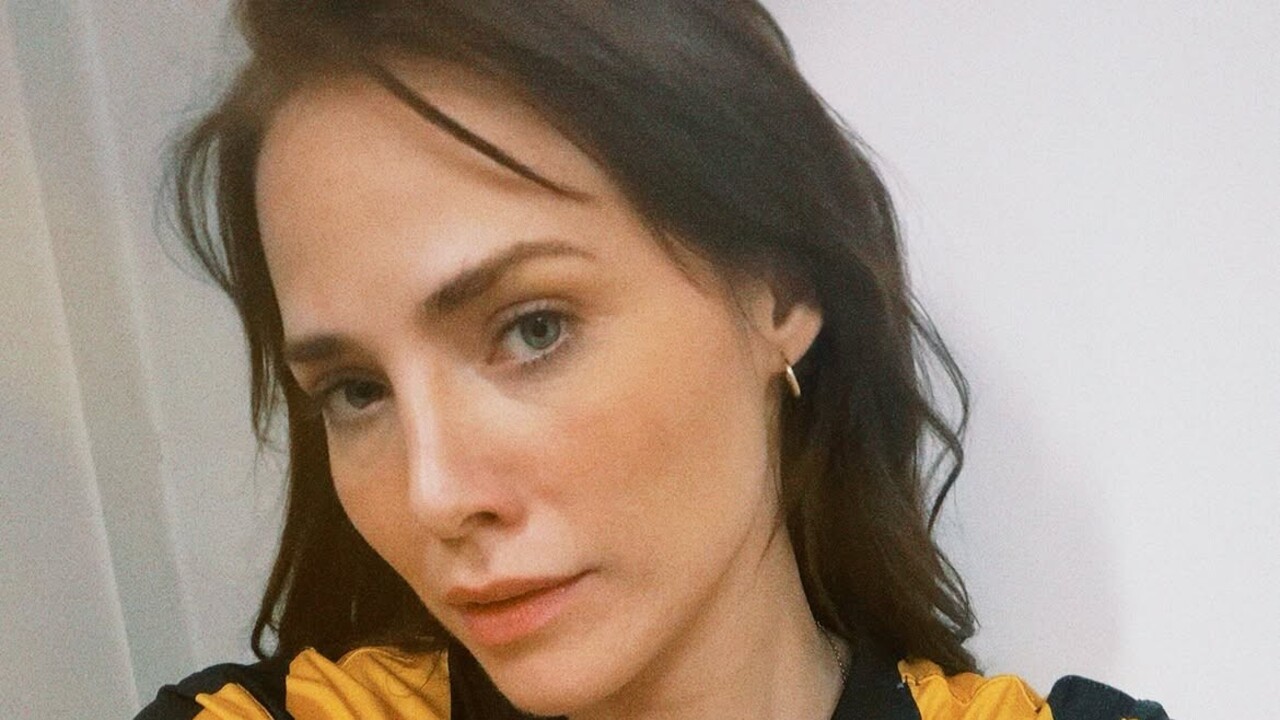 Letícia Colin nasceu em 30 de dezembro de 1989, em Santo André, São Paulo, e iniciou a carreira de atriz nos anos 2000. Desde então, participou de produções como 