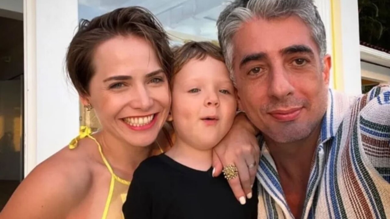 Para explicar a escolha, a atriz contou que Michel é organizado, enquanto ela se descreve como caótica. A organização da rotina é mais complexa por causa do filho pequeno do casal, Uri, mas o acordo tem funcionado para os dois. Uri nasceu em 2019 e já está adaptado à rotina. 
