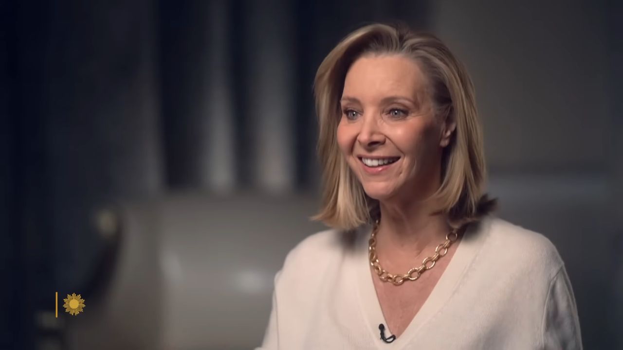 Kudrow também esclareceu que não guarda queixas do período em que trabalhou em “Friends”. A atriz afirmou que sua primeira reação é dizer que não tem nenhuma reclamação sobre a série ou sobre qualquer aspecto relacionado à produção. Ela destacou ainda que a relação entre os integrantes do elenco original sempre foi genuína. 

