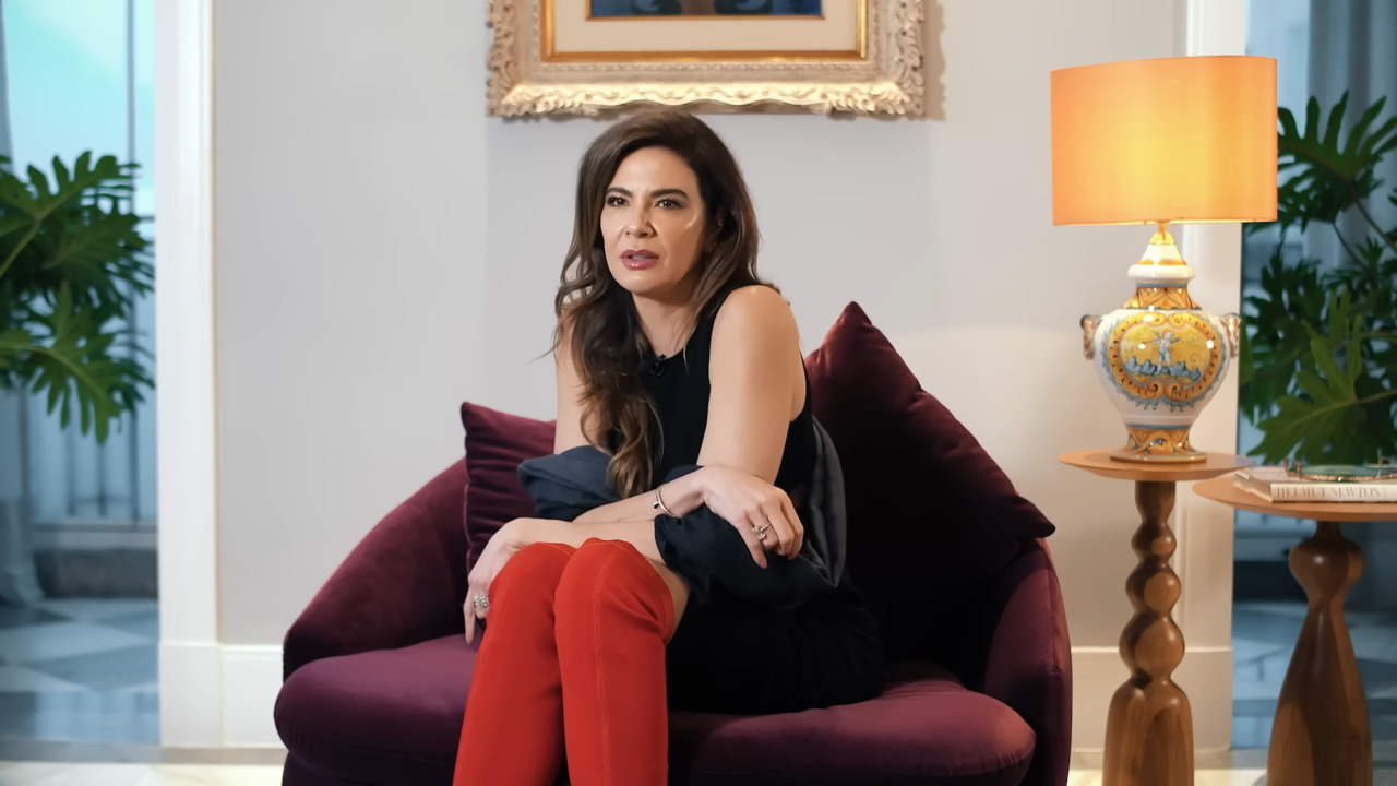 O novo projeto trouxe ambientes contemporâneos, mais leves e voltados ao conforto. Renan Altera, fundador do escritório Altera Arquitetura, contou à Casa Vogue que Luciana vivia um momento de transição na época. Ela ainda buscava definir o que queria para a nova casa. O resultado veio após várias conversas para identificar seus gostos e sua personalidade.
