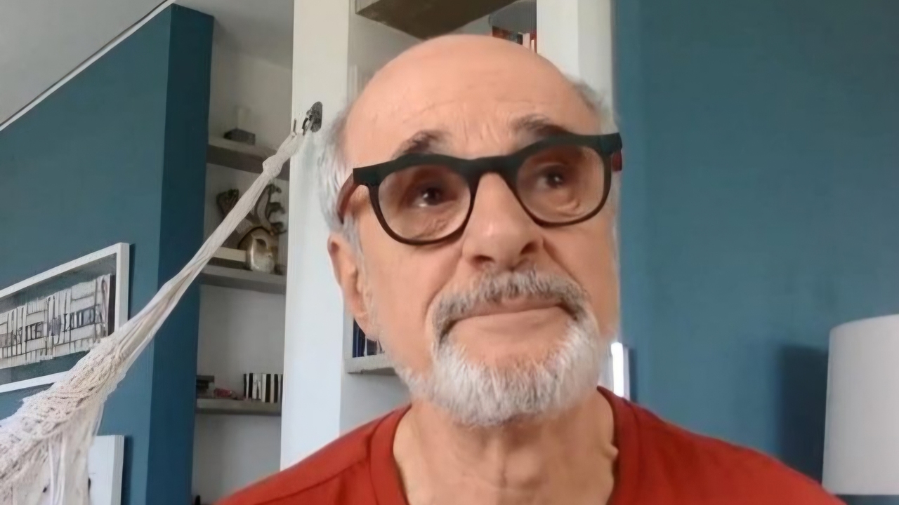 Nascido em 22 de fevereiro de 1952, em São Paulo, e criado no Rio de Janeiro, Caruso subiu aos palcos pela primeira vez aos 20 anos, mas acredita que sua vocação existe desde a infância. Aos oito anos, foi coroinha da igreja apenas para permanecer em cima do palco. Aos dez anos, porém, assistiu à montagem de 