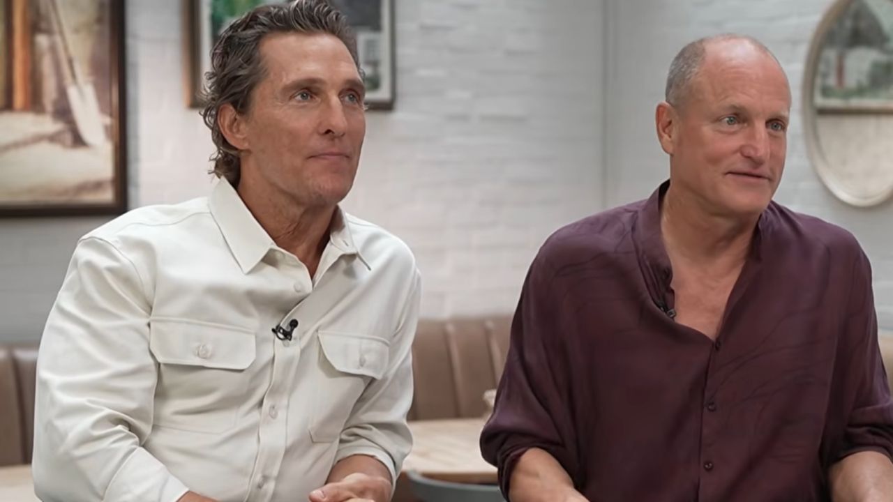 Matthew McConaughey explicou por que se recusa a fazer um teste de DNA para descobrir se Woody Harrelson é realmente seu irmão biológico. Segundo o ator, o principal motivo é o impacto que um resultado positivo teria em sua vida, já que confirmar o parentesco significaria colocar em dúvida tudo o que acreditou durante anos sobre quem é seu pai biológico. 
 -  (crédito: Reprodução Youtube)