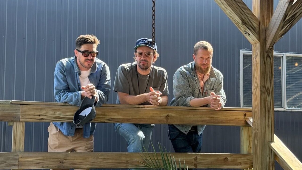 Desde então, o Mumford and Sons segue como trio, formado por Marcus Mumford, Ben Lovett e Ted Dwane. Já como trio, o grupo lançou 