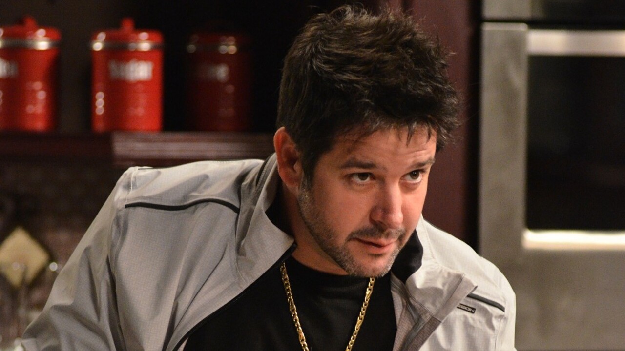 Na trama original, Tufão foi um dos personagens mais queridos pelo público. Ex-jogador de futebol, ele construiu uma carreira de sucesso como empresário após se aposentar. Casado com Carminha, não percebe as manipulações e traições da esposa e acaba envolvido nos conflitos causados pela rivalidade entre ela e Nina.