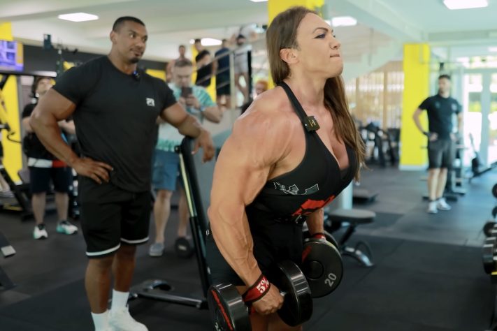 Nataliya Kuznetsova, fisiculturista russa conhecida como a mulher mais musculosa do mundo – Reprodução/YouTube