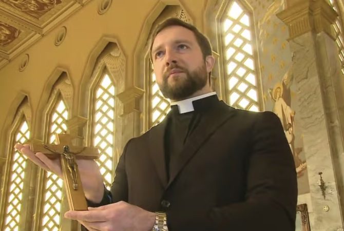 Padre de Caxias do Sul que assumiu função de exorcista explica como funciona o atendimento a casos suspeitos