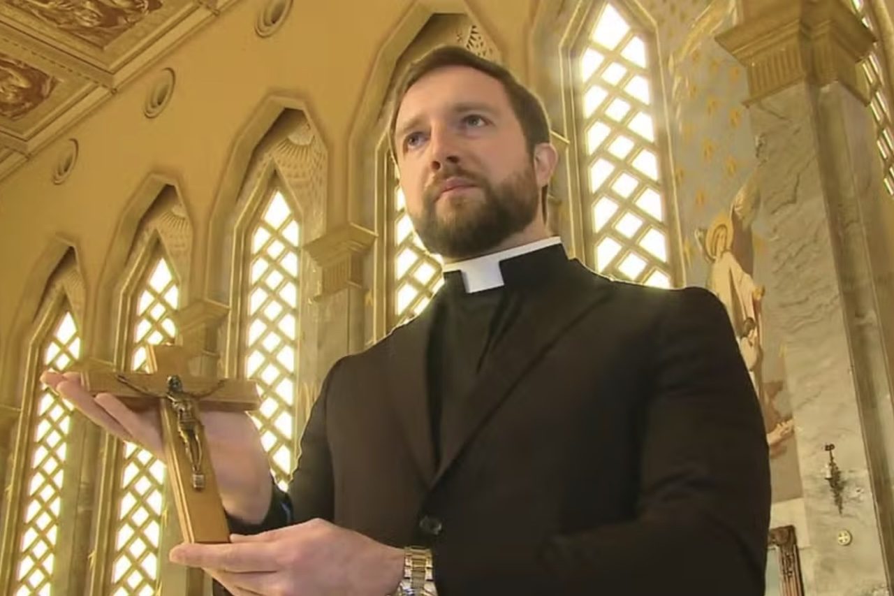 Padre Daniel D'Agnoluzzo Zatti, de Caxias do Sul, assumiu função de exorcista – Reprodução/RBS TV