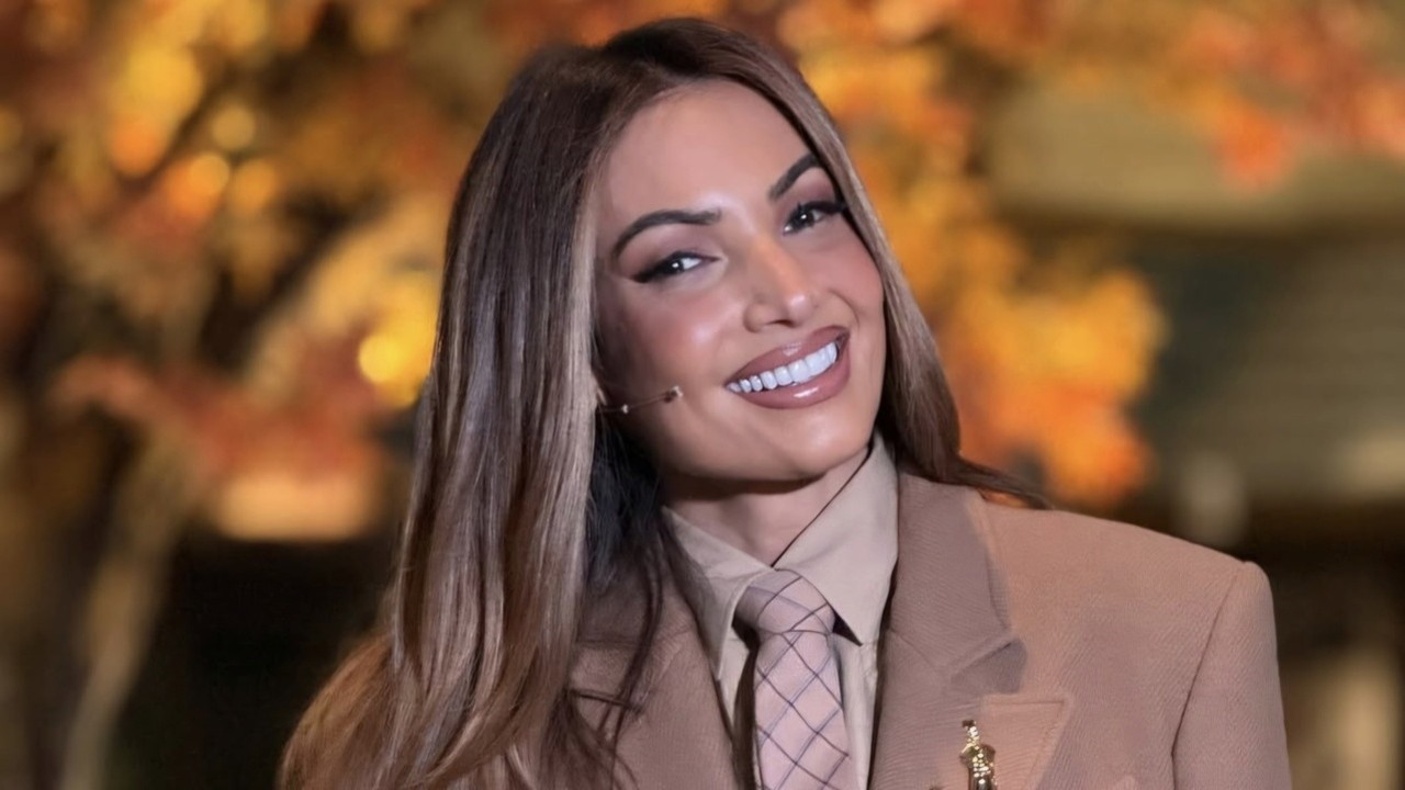 Patrícia Poeta estreou na Semana de Moda de Nova York ao desfilar pela marca francesa de alta-costura Valerian Hughes Paris, momento que marcou a primeira participação da jornalista em um evento internacional de moda. Felipe Poeta, filho da apresentadora DJ, foi o responsável pela trilha sonora do desfile.
 -  (crédito:  Reprodução / Instagram)