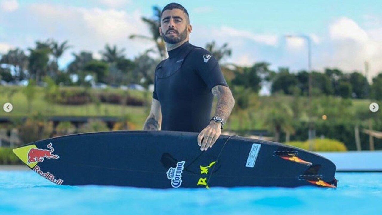 Pedro Vianna nasceu no Rio de Janeiro em 10 de agosto de 1988. O apelido “Scooby” surgiu ainda na infância, quando amigos diziam que ele se parecia com o cachorro do desenho animado “Scooby-Doo”. O surfista iniciou a carreira profissional aos 11 anos e se tornou um dos principais nomes do surfe de ondas gigantes do mundo. 
