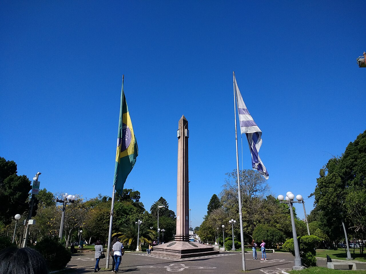 Praça Internacional – O principal símbolo dessa união é a Praça Internacional, construída exatamente sobre a linha divisória. Compartilhado pelos dois países, o espaço foi inaugurado em 26 de fevereiro de 1943 e ocupa território brasileiro e uruguaio.