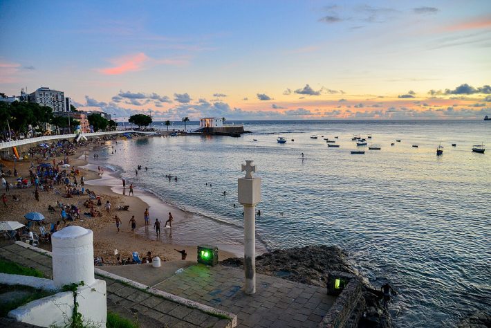 Praia do Porto da Barra, Salvador – Wikimedia Commons/Juniormsoares