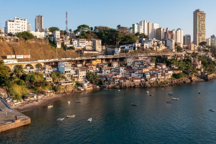 Praia da Gamboa, Salvador – Wikimedia Commons/Paul R. Burley