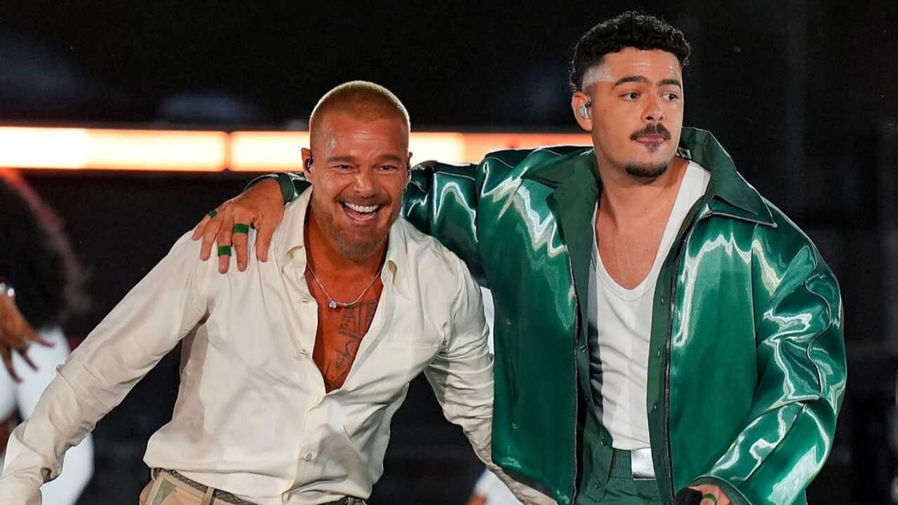Ricky Martin se apresentou ao lado de Pedro Sampaio no show do intervalo da partida entre Dallas Cowboys e Baltimore Ravens, realizada no dia 27 de setembro, no Maracanã, no Rio de Janeiro. O jogo, válido pela semana três da temporada 2026 da NFL, foi o primeiro da liga na Cidade Maravilhosa e o terceiro no país. 
 -  (crédito: Reprodução / Instagram)
