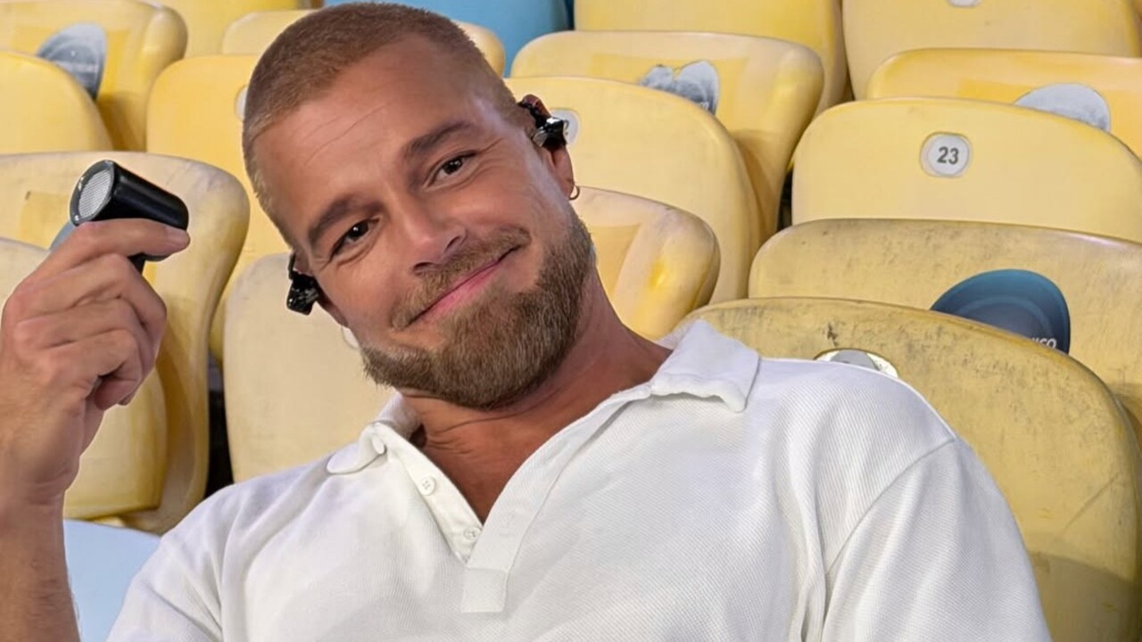 Ricky Martin desembarcou no Aeroporto do Galeão no dia 24 de setembro. Depois, o cantor publicou nos stories do Instagram um vídeo da varanda do Copacabana Palace, onde ficou hospedado. No sábado, compartilhou uma foto nas arquibancadas do Maracanã durante os ensaios do espetáculo. 
