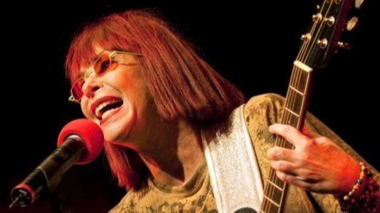 Rita Lee morreu em 8 de maio de 2023, aos 75 anos, em sua residência, em São Paulo, em decorrência de um câncer, cercada pela família. A cantora havia sido diagnosticada com câncer de pulmão em 2021 e lutava contra a doença desde então. Seu velório foi aberto ao público no Planetário do Parque Ibirapuera, e o corpo foi cremado, conforme desejo da artista. 

