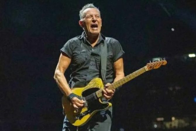 Bruce Springsteen faz 77 anos; a carreira do jovem de Nova Jersey que virou lenda do rock
