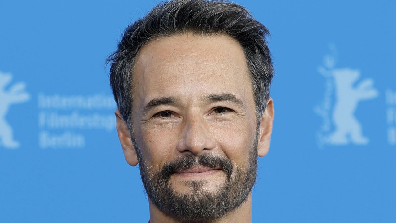 Ele também relembrou os desafios de se mudar para Hollywood no início dos anos 2000, período em que a internet e as redes sociais ainda não eram como são hoje, além de ter que lidar com os estereótipos por ser latino no mercado norte-americano. Ao final, deixou um conselho para aspirantes a atores: a carreira só deve ser seguida por quem realmente a ama.
