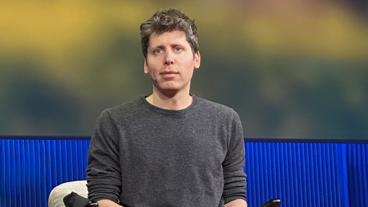 O roteiro, escrito por Simon Rich, retrata a crise que atingiu a OpenAI em novembro de 2023. Na ocasião, Sam Altman foi demitido pelo conselho da empresa, mas retornou ao cargo de CEO apenas cinco dias depois, após uma série de acontecimentos que gerou debates sobre o futuro da inteligência artificial e a segurança dos modelos desenvolvidos pela companhia.
