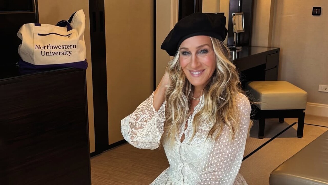 Sarah Jessica Parker concedeu uma entrevista à Vogue britânica e respondeu a uma série de perguntas rápidas sobre sua vida pessoal e profissional. Na conversa, a atriz falou sobre “Sex and the City”, sua relação com a personagem Carrie Bradshaw, a família e alguns de seus hábitos. 
 -  (crédito: Reprodução / Instagram)