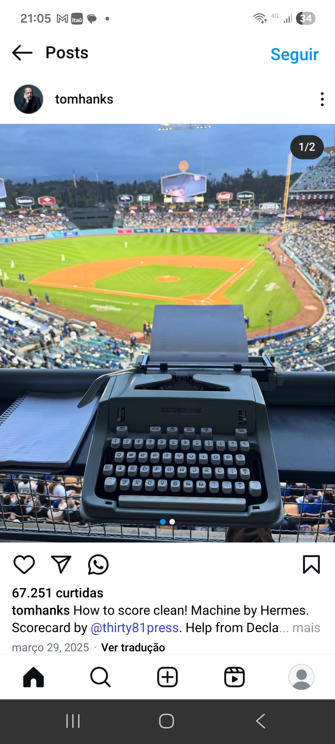 A paixão de Tom Hanks – O ator mantém uma coleção de centenas de máquinas de escrever e costuma compartilhar essa paixão com o público. Em março de 2025, levou uma máquina Hermes a um jogo do Los Angeles Dodgers para organizar suas anotações e publicou a cena em seu perfil no Instagram. 