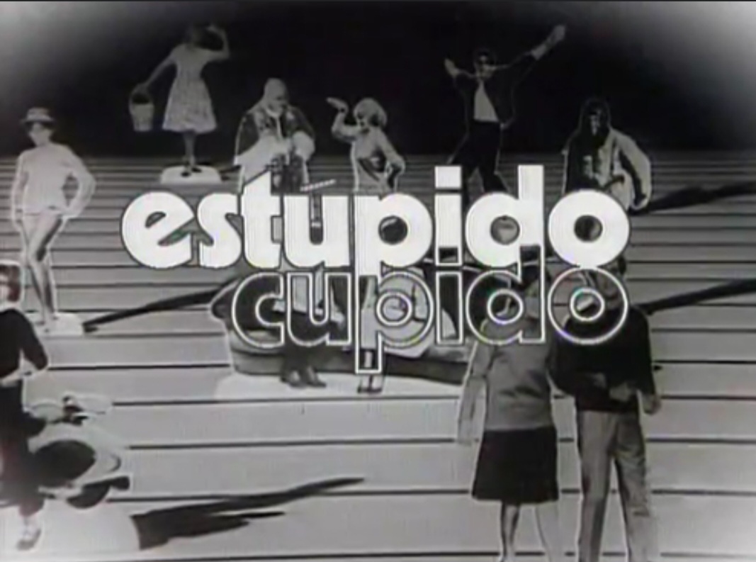 Régis Cardoso começou a trabalhar na televisão nos tempos da TV Tupi. Na Globo, além de Passo dos Ventos,  dirigiu novelas como O Bem-Amado, Escalada e Estúpido Cupido (foto).Também comandou o seriado O Bem-Amado, ampliando sua trajetória para além das novelas.