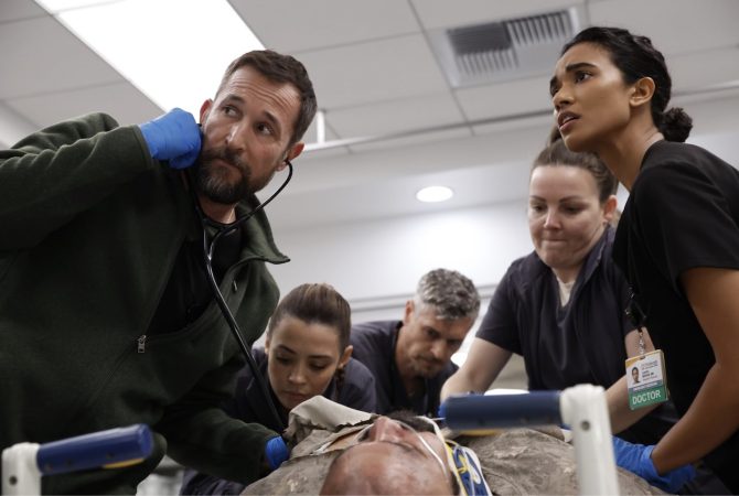 ‘The Pitt’ vence principal prêmio do Emmy 2026; saiba por que série é admirada por médicos