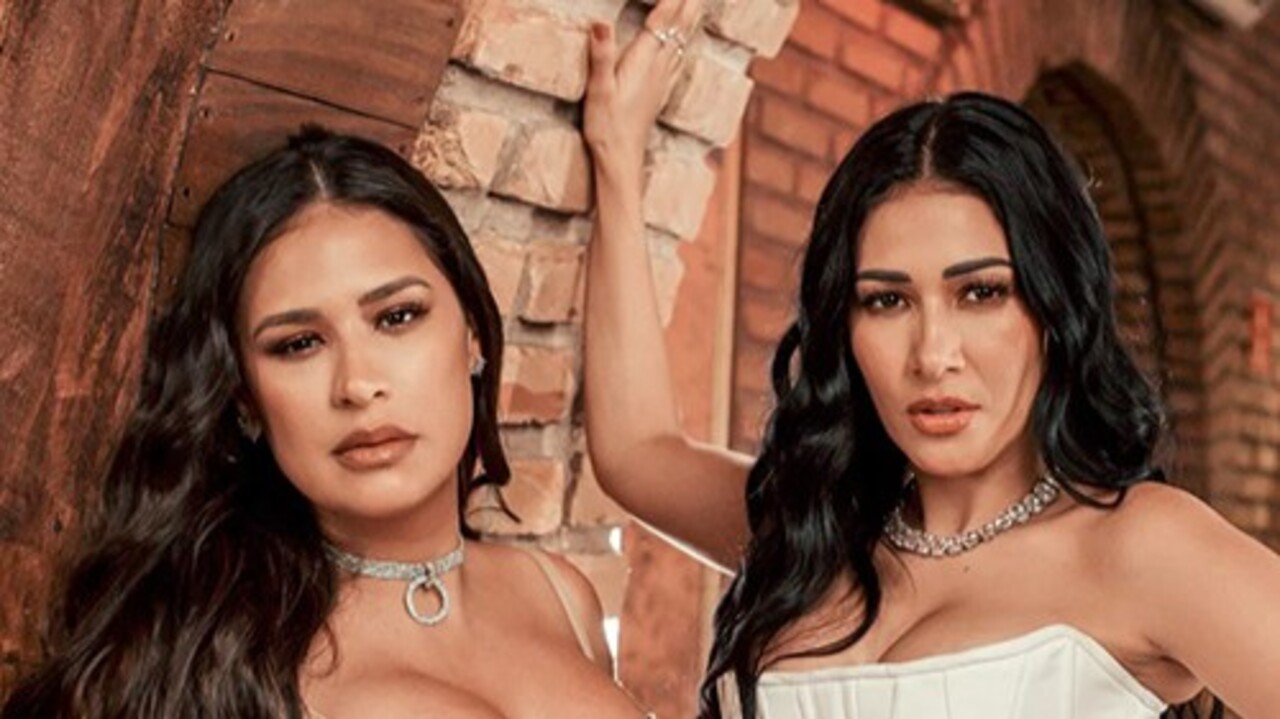 A partir daí, foi só sucesso, “As Coleguinhas”, como ficaram conhecidas, emplacaram vários sucessos e até foram técnicas do “The Voice Brasil”, na TV Globo, mas em 2022, Simone e Simaria anunciaram o fim da dupla em meio a discussões públicas, rumores de brigas e especulações. O comunicado oficial da época informou que Simaria se afastaria 