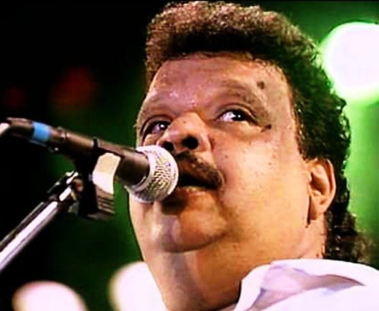 Em 28 de setembro de 2026, Tim Maia completaria 84 anos. Sebastião Rodrigues Maia, que nasceu no Rio de Janeiro, foi uma das figuras mais marcantes da música popular brasileira. Sua trajetória foi decisiva para aproximar o soul e o funk norte-americanos de ritmos brasileiros, criando uma sonoridade própria. A voz potente e a personalidade irreverente ajudaram a transformá-lo em um dos grandes nomes da música nacional.
 -  (crédito: Reprodução/Youtube Canal Filipe Zingano)