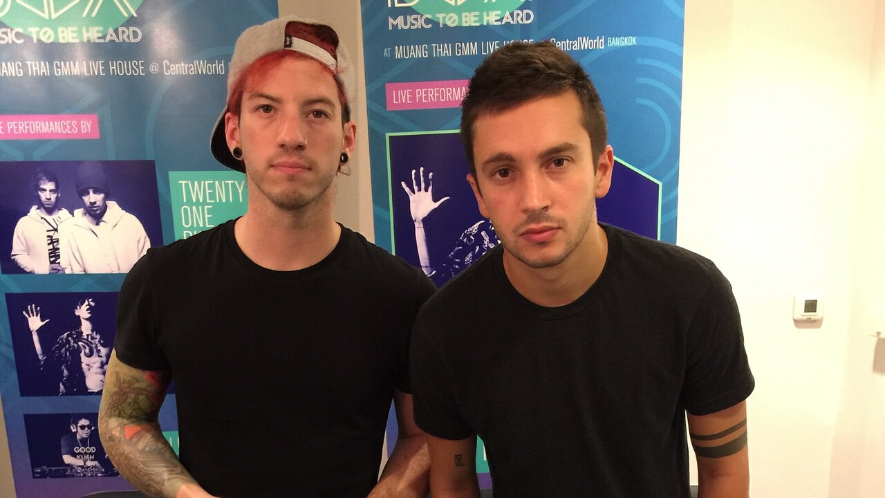 Com isso, o Twenty One Pilots se tornou o primeiro artista da história a alcançar essa marca em dois álbuns diferentes. Além disso, a dupla venceu o Grammy de Melhor Performance de Dupla ou Grupo Pop por 
