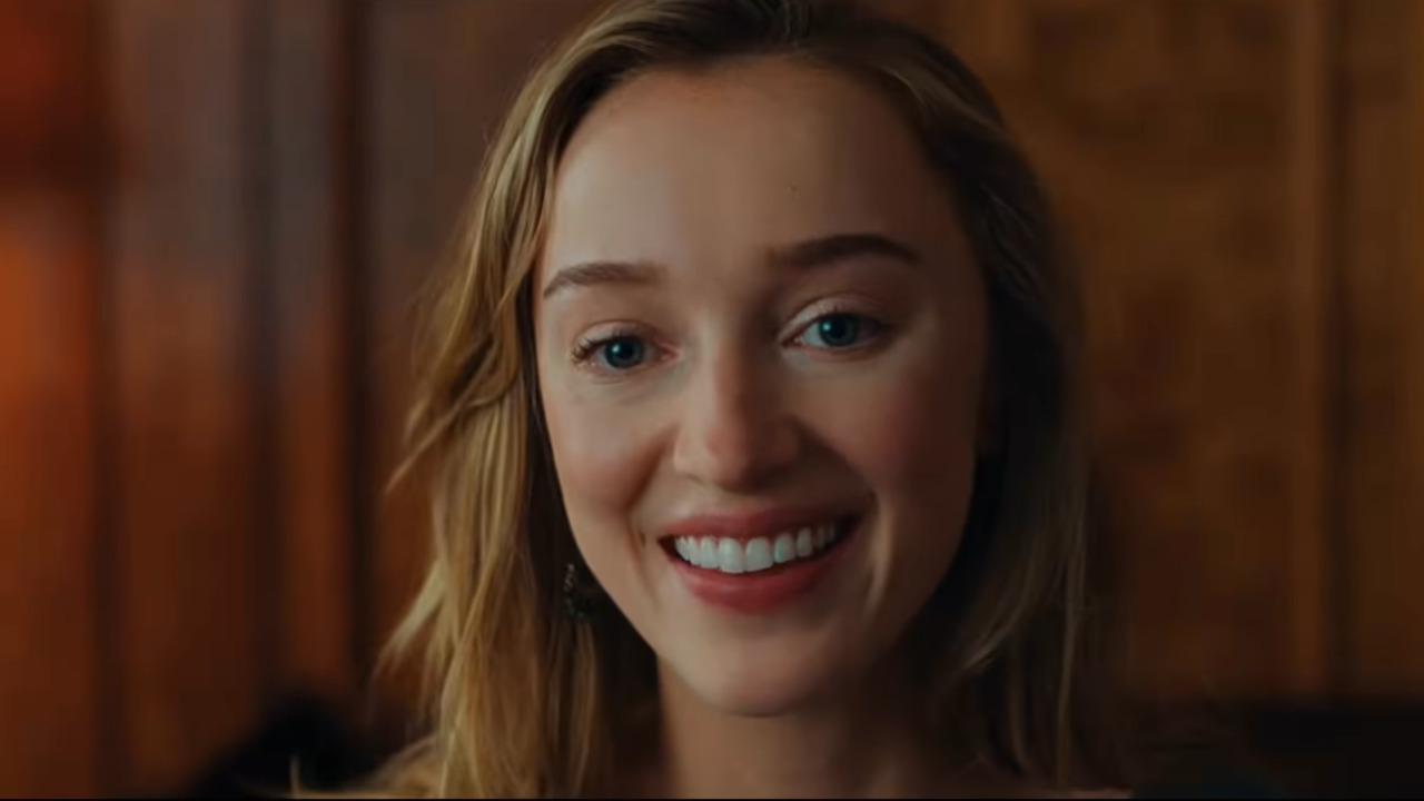 Também fazem parte do elenco Phoebe Dynevor, de 