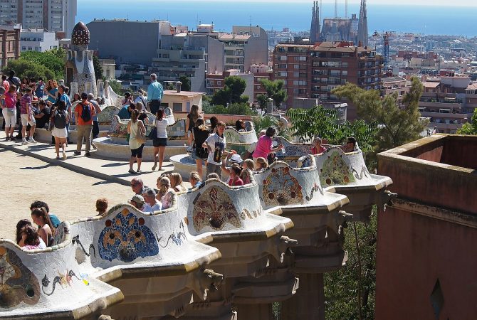 Parque Güell: descubra como Gaudí transformou uma colina de Barcelona em um encontro entre arte, arquitetura e natureza