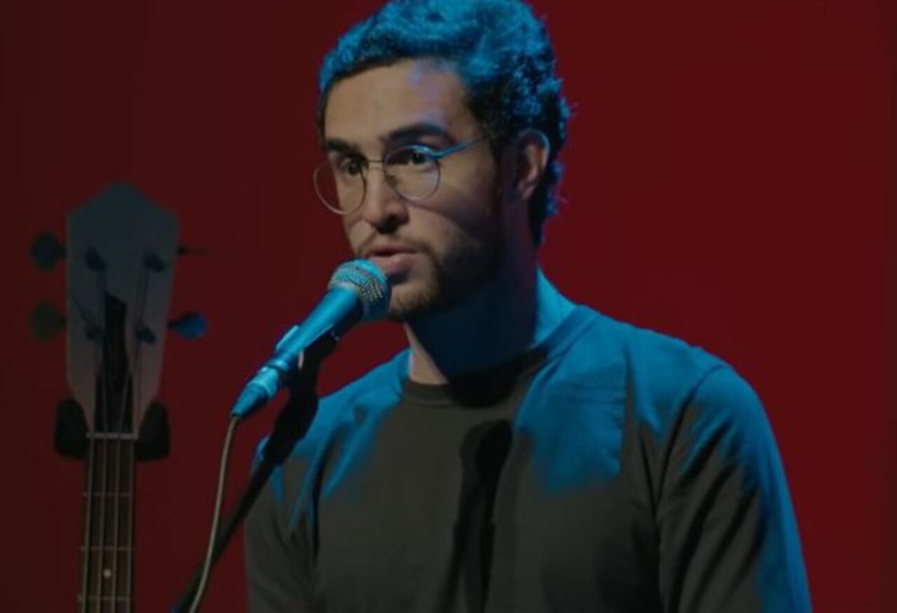 Entre suas influências estão o soul norte-americano e a disco music, referências que contribuíram para a construção de uma identidade vocal própria. Zeca também desenvolveu uma maneira particular de cantar em falsete, recurso que se tornou uma de suas principais características.