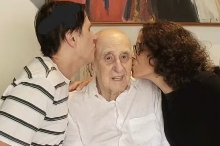 Zuenir Ventura e os filhos, Mauro e Elisa – Reprodução/Instagram