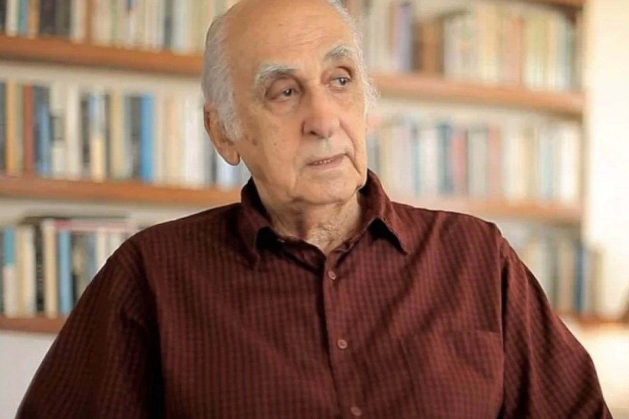O jornalista, escritor e imortal da Academia Brasileira de Letras (ABL) Zuenir Ventura morreu aos 95 anos nesta terça-feira, 22 de setembro, após mais de seis décadas dedicadas ao jornalismo, à literatura e à reflexão sobre o Brasil. Natural de Além Paraíba, em Minas Gerais, ele começou a carreira profissional em 1956, como arquivista da Tribuna da Imprensa, antes de conquistar espaço nas principais redações do país.  -  (crédito: Divulgação)