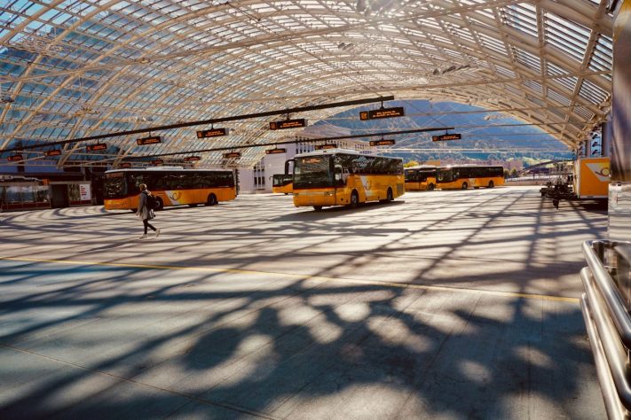 Suíça tem um dos sistemas de transporte mais eficientes do mundo – Azzedine Rouichi/Unsplash