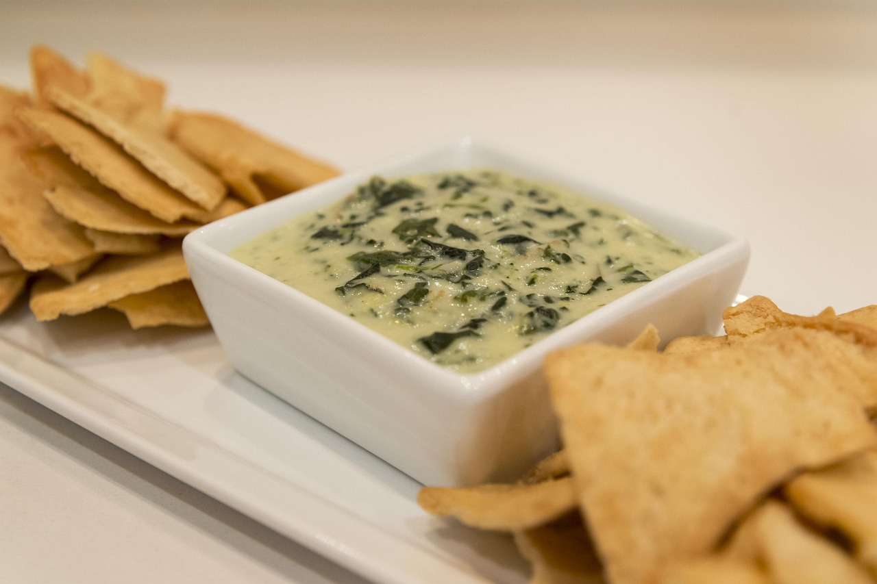 O sabor levemente amargo da alcachofra também é explorado na produção de aperitivos e licores feitos com extratos vegetais. É mais uma demonstração da versatilidade de uma planta que ultrapassou os pratos mediterrâneos e ganhou espaço em várias cozinhas.