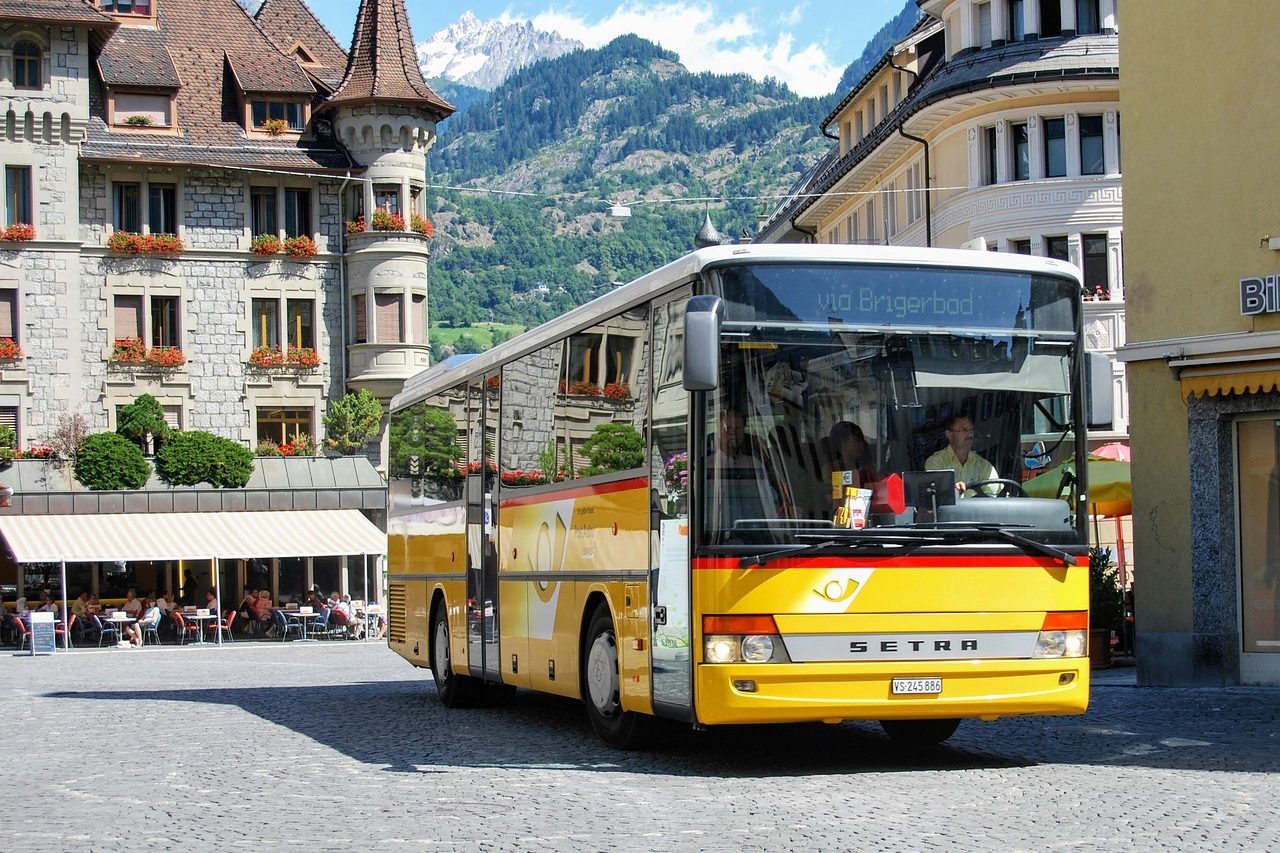 A coordenação perfeita entre o governo federal e as empresas de transporte assegura um padrão de excelência único no mundo. Essa combinação de engenharia audaciosa, respeito ao meio ambiente e foco total na experiência do usuário faz da rede suíça uma referência imbatível em mobilidade global.