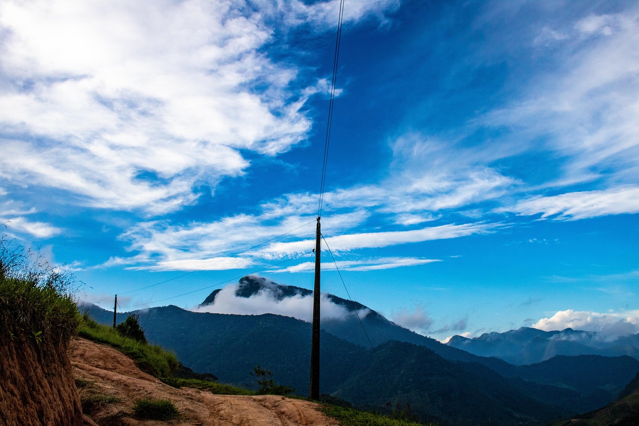 Situada a cerca de 846 metros de altitude, Nova Friburgo é conhecida pelo clima serrano, com invernos frios e verões geralmente amenos. Nas áreas mais elevadas do município, as temperaturas podem ser ainda mais baixas. Essa característica climática está entre os atrativos turísticos da cidade.