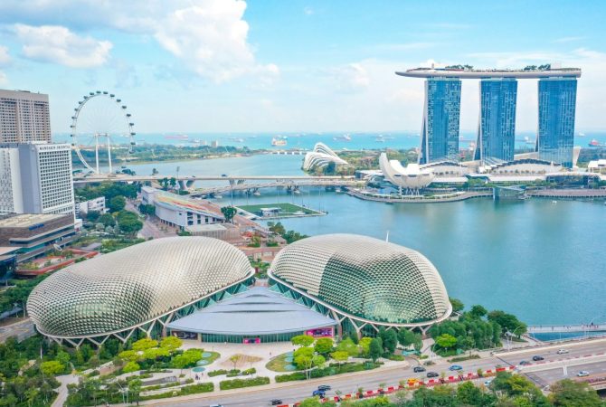 Singapura oferece dinheiro para pessoas trocarem redes sociais por livros
