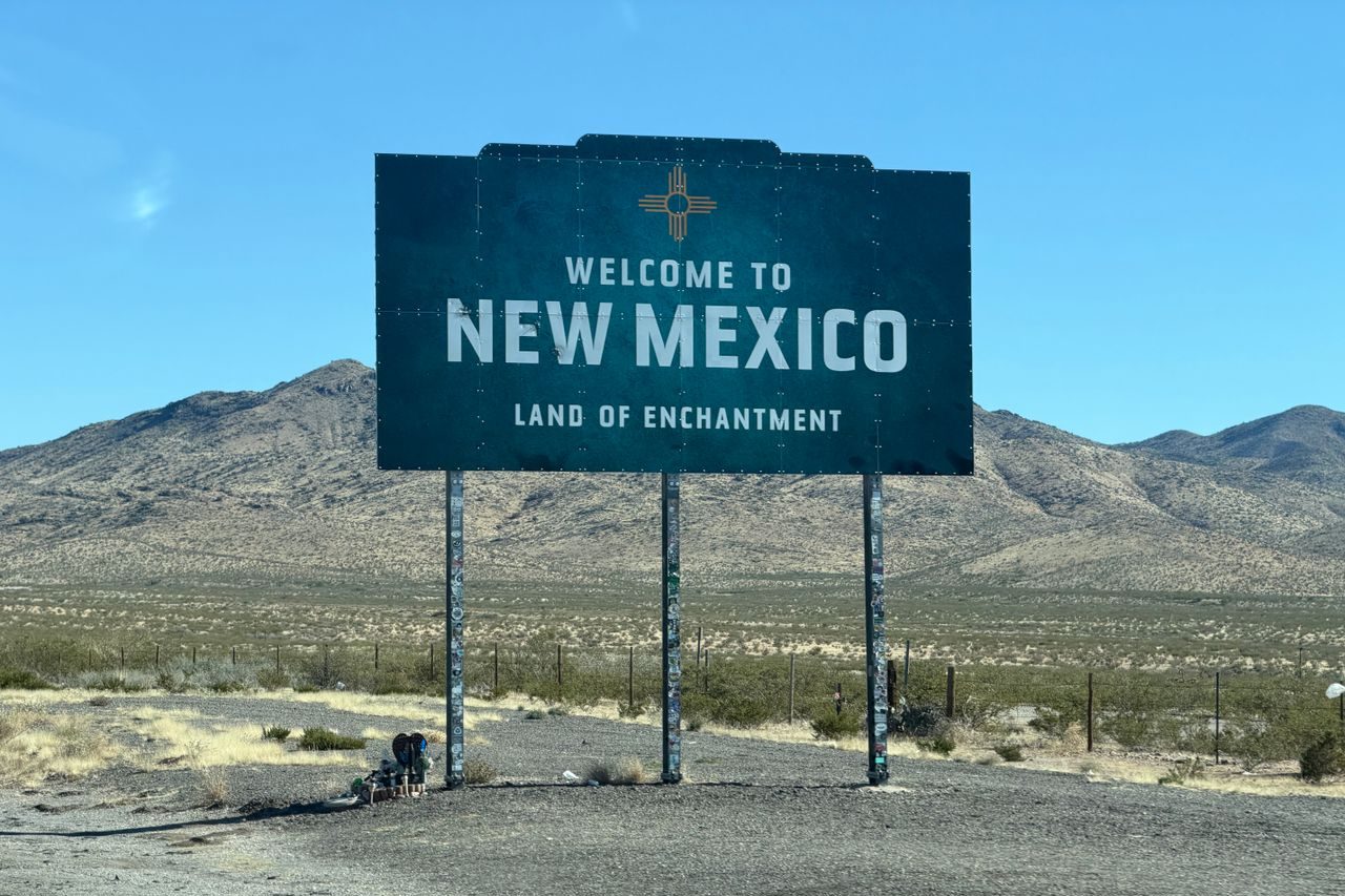 Localizada em uma região de deserto elevado no Novo México, nos Estados Unidos, uma formação vulcânica abriga uma das paisagens naturais mais contrastantes da região: uma caverna onde o gelo permanece mesmo sob o calor do verão. -  (crédito: Pexels/B. Kane)