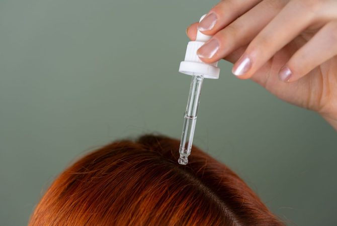 Nova tendência de skincare, ‘scalp care’ ganha espaço e muda a forma de cuidar dos cabelos; conheça