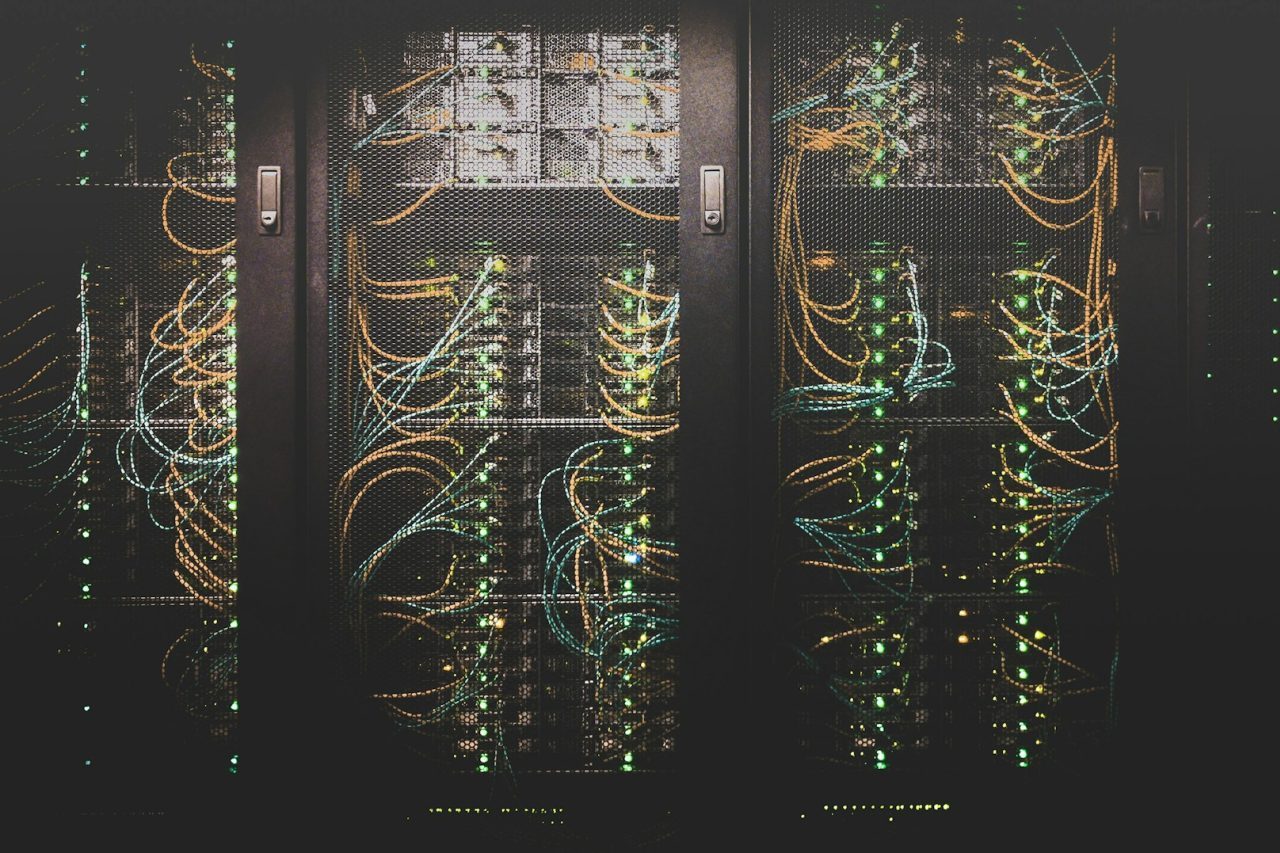 Supercomputadores, data centers – Taylor Vick/Unsplash