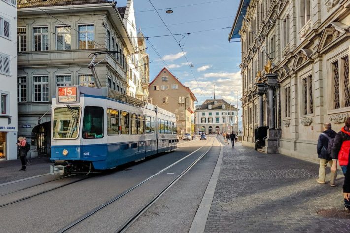Suíça tem um dos sistemas de transporte mais eficientes do mundo – Tomek Baginski/Unsplash