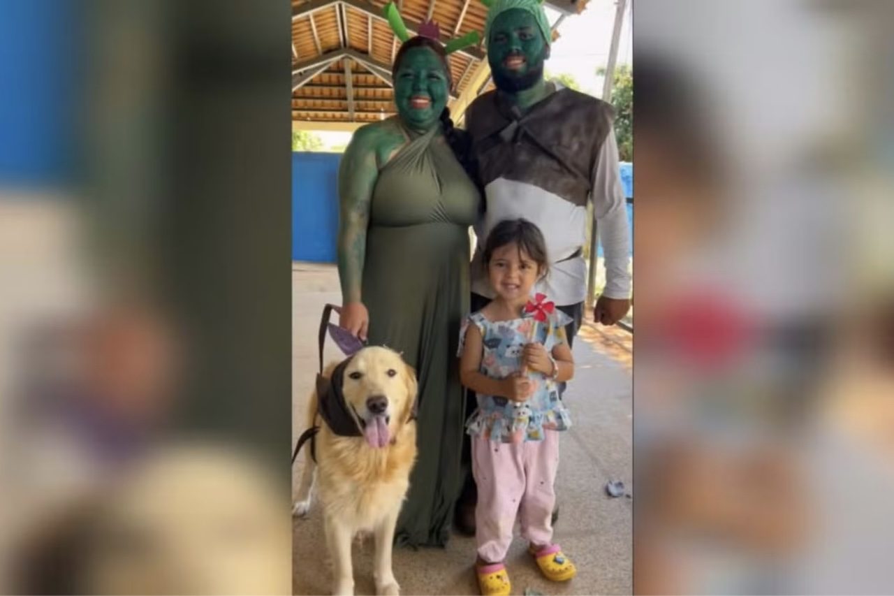 Com cachorro de Burro, pais buscam filha na escola fantasiados de Shrek e Fiona – Reprodução/Redes Sociais