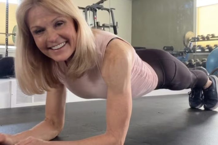 Donna Jean Wilde, atleta de 61 anos supera marca pessoal e bate próprio recorde mundial ao ficar 5 horas em posição de prancha – Reprodução/Instagram