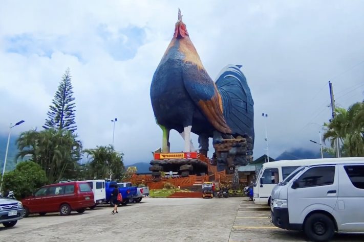 Manok ni Cano Gwapo, hotel em formato de galo gigante virou atração turística nas Filipinas – Reprodução/YouTube
